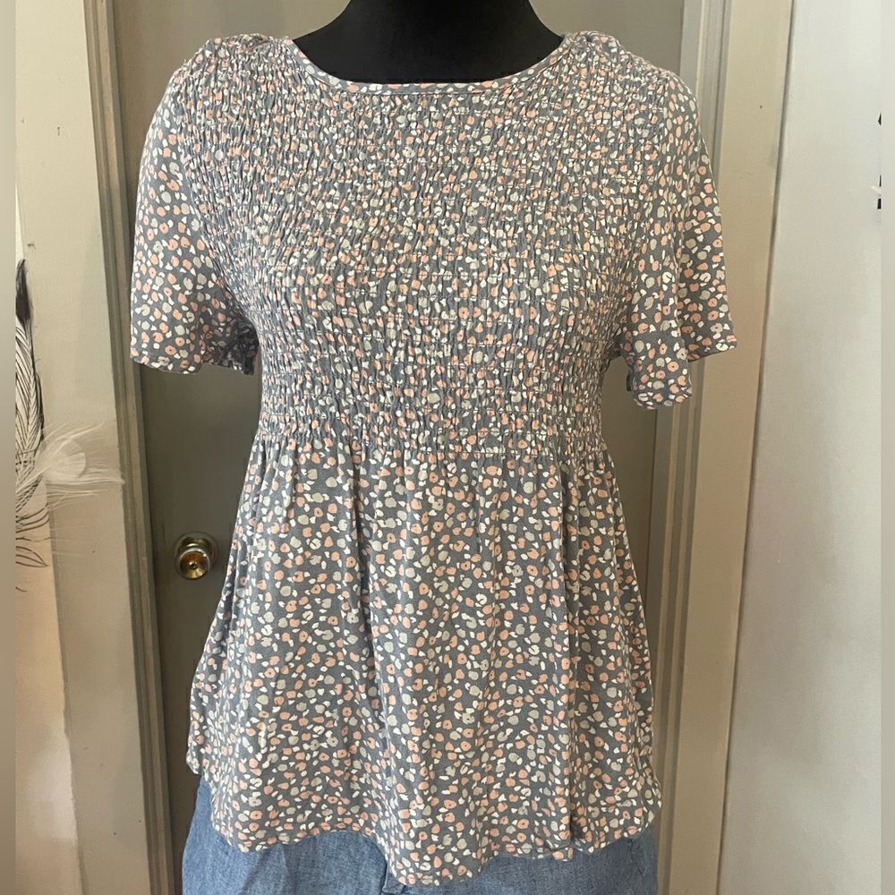 Urban Romantics Smocked Top Size Large juniors.